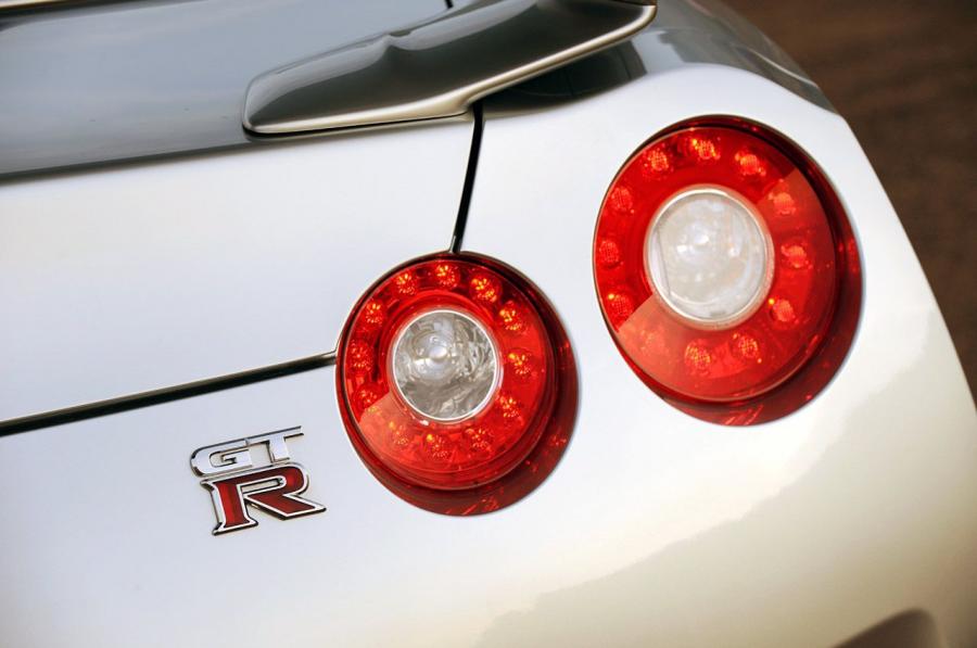  Nissan GT-R 2010 года  (фото 29 из 44)